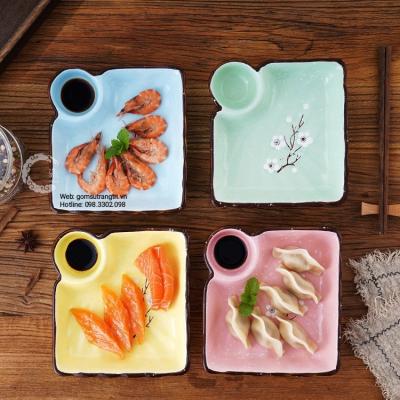 ĐĨA SỨ HÌNH VUÔNG HỌA TIẾT BĂNG MAI CÓ KHAY
